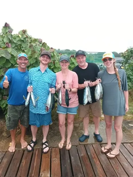 Group of friends holding Black Fin Tuna, deep sea fishing Roatan, private boat charter, Caribbean adventure, Dos Reyes Roatan