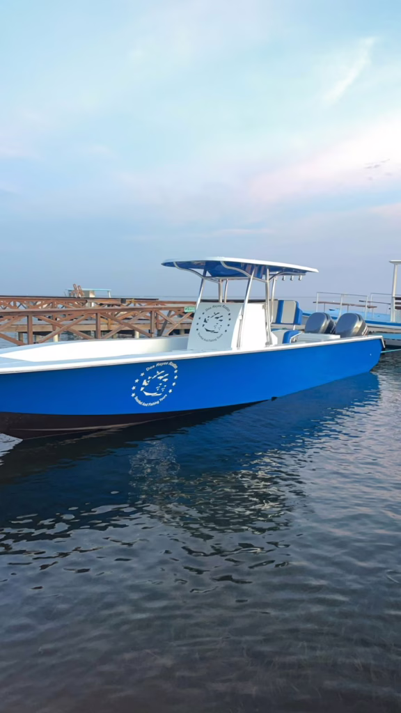 Sleek private charter boat from Dos Reyes Roatan gliding across Caribbean waters — luxury, adventure, and island romance in motion